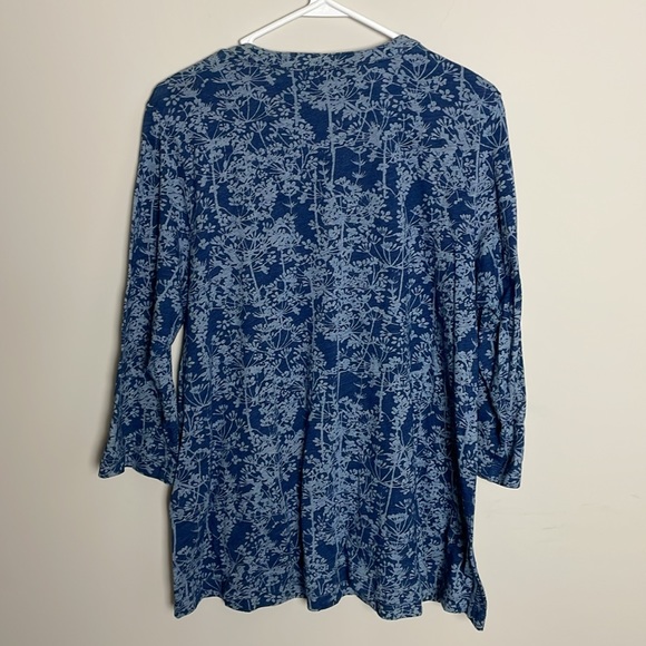 Pure Jill Indigo V-Neck Blue top with flower print and front pocket- Large - Picture 3 of 12